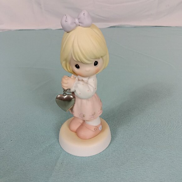 E3-4 Precious Moments Figurine c0023 Friends Are Held Within The Heart - Picture 1 of 7